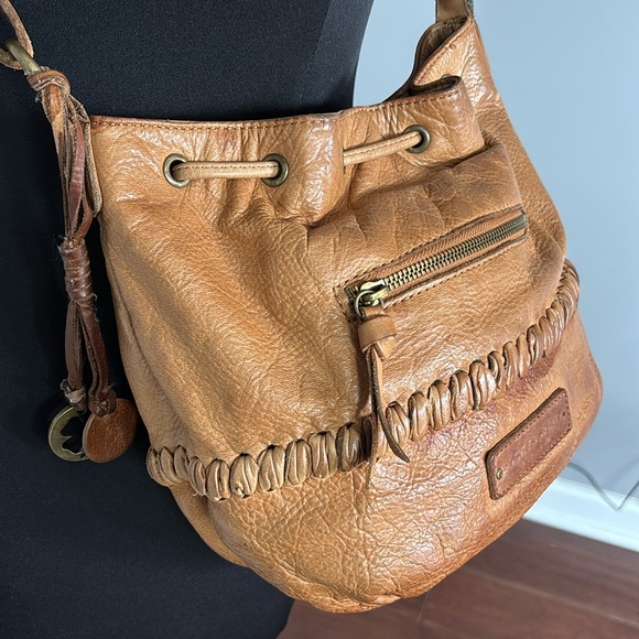 Lucky Brand Tan Leather Crossbody Bucket Bag with Adjustable Strap - Picture 3 of 11
